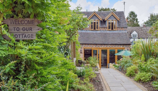 1 bedroom accommodation in Harvington, near Evesham