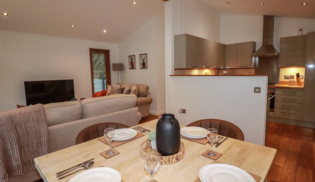 1 Streamside in Looe