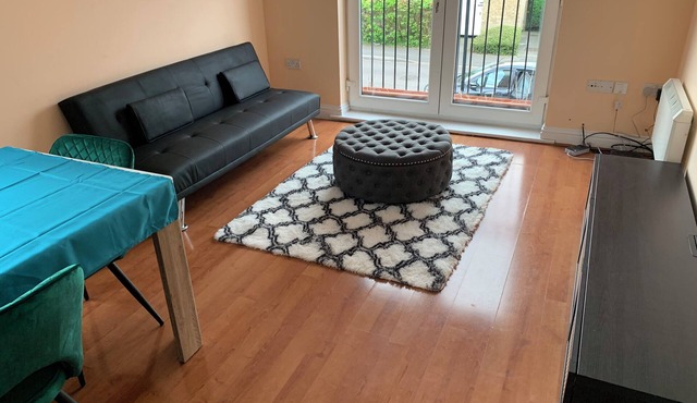 2 bed 2 bath right next to Park located for access to West end and GTW