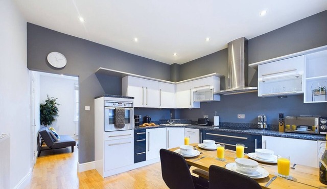 2 Bed Ensuite/Secure Parking/Long-Short Stay/Fast WiFi