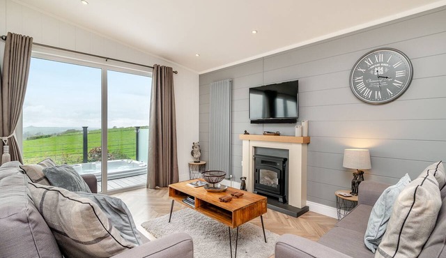 2 bedroom accommodation in Midsomer House, East Compton