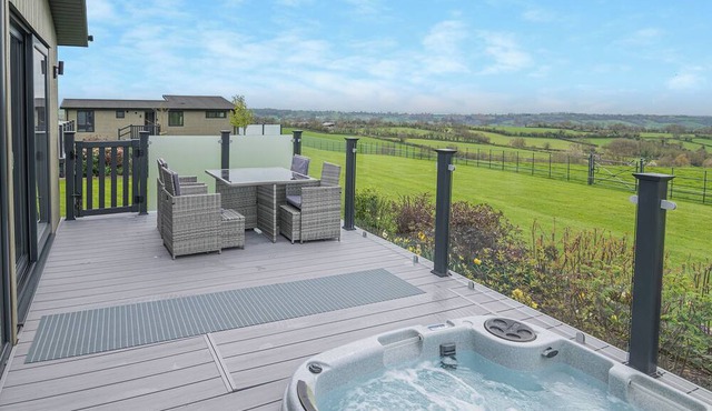 2 bedroom accommodation in Midsomer House, East Compton