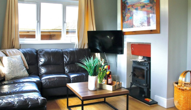 2 bedroom accommodation in Blacknest, near Alton