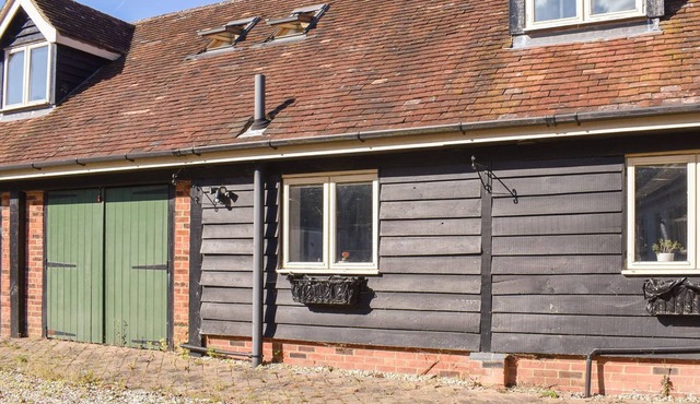 2 bedroom accommodation in Hook, near Alton