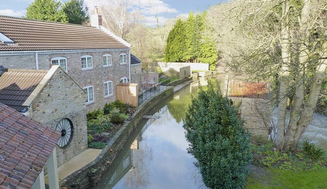 2 bedroom accommodation in Spring Gardens, Frome