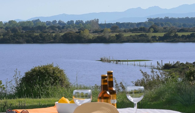 2-bedroom apartment on an 8-hectare estate, on the shores of Lake Teppe Rosse, 7 km from the beaches, air conditioning, Wi-Fi