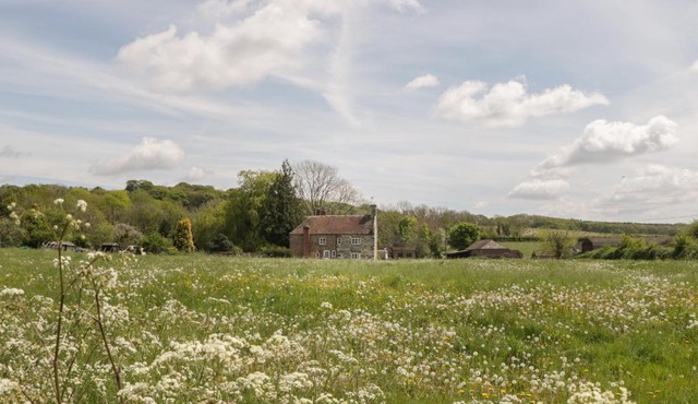 2 Court Farm