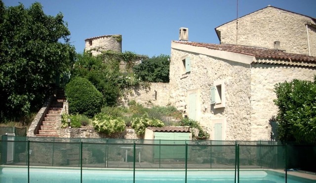 2 picturesque gîtes for 6/8 pers Luberon