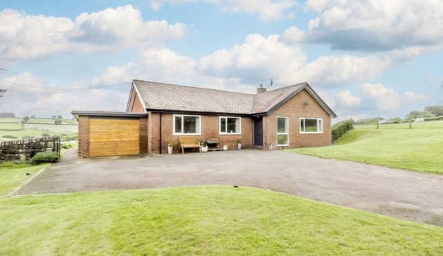 3 Bed in Bala (oc-bow26)
