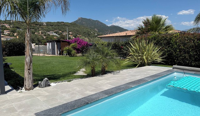 3-Bedroom Villa with Private Pool in a Quiet Location with Mountain Views; Air-Conditioned/Fiber Optic Internet