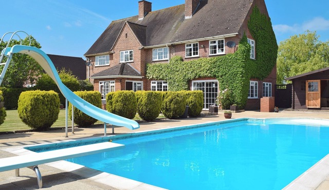 5 bedroom accommodation in Abbots Salford, near Stratford-upon-Avon