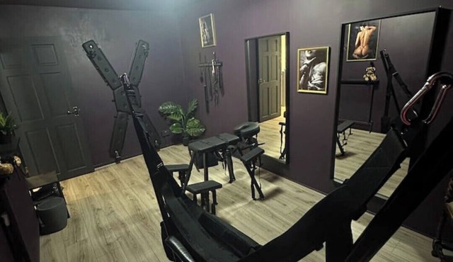 A discreet & elegant play space for couples