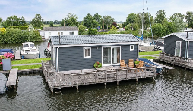 Air-conditioned chalet on the Loosdrecht lakes
