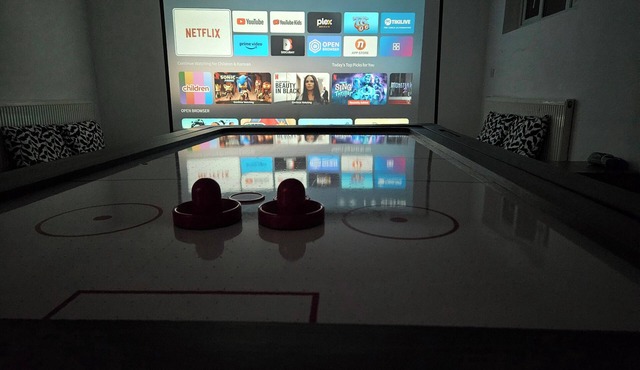 Annexe pool table, air hockey, table tennis, movie