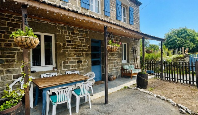 Authentic French Farmhouse retreat in Peaceful Countryside Setting in Gouges