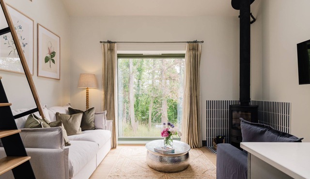 Beautifully presented holiday home in the Cotswolds with pretty balcony - The Old Workshop