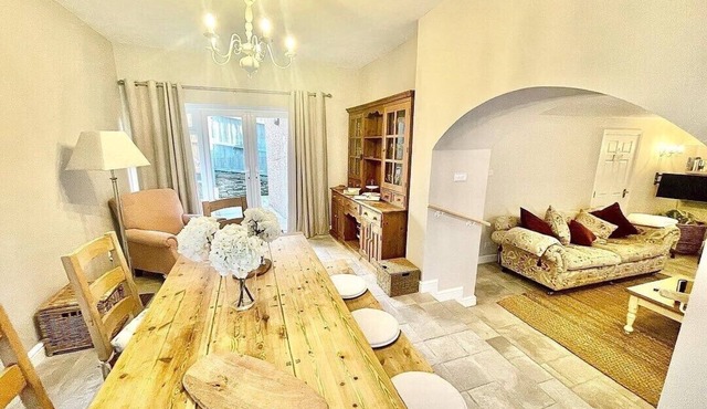 *Brecon Beacons,Log Burner, hot tub Dogs Welcome*