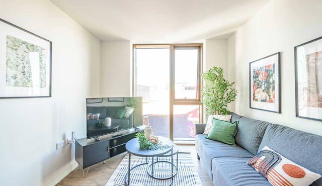 Bright & Spacious Central Birmingham 1 Bed Flat