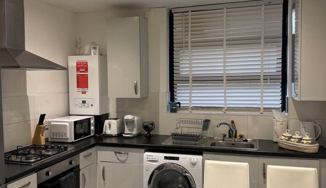 Charming 2BD Flat Excellent Location