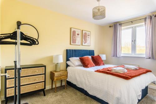 Charming & Spacious 3BR With Private Parking Near Ipswich