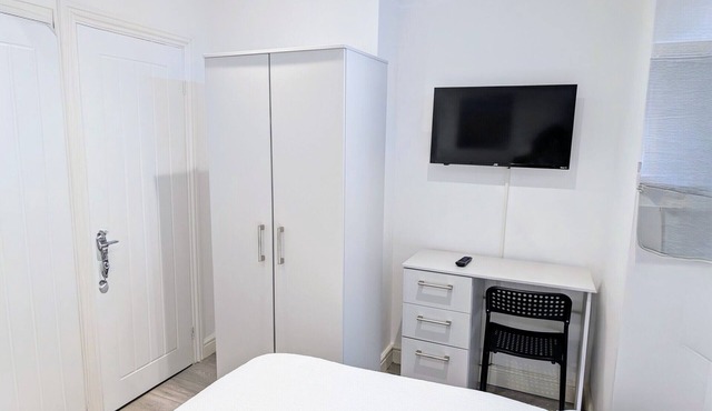 Chic Double En-suite-Parking Discounted long Stay