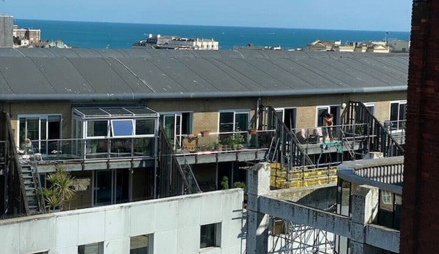 Coastal Windsor Escape in Central Brighton