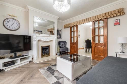 Comfortable and spacious home with free parking plenty of space large sun trap garden and crisp white hotel linen hosted by Our Home Short Stays