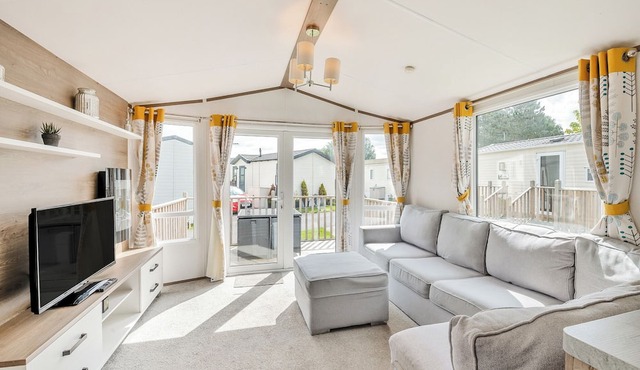 Comfortable caravan with one double with en suite with toilet, and one twin.