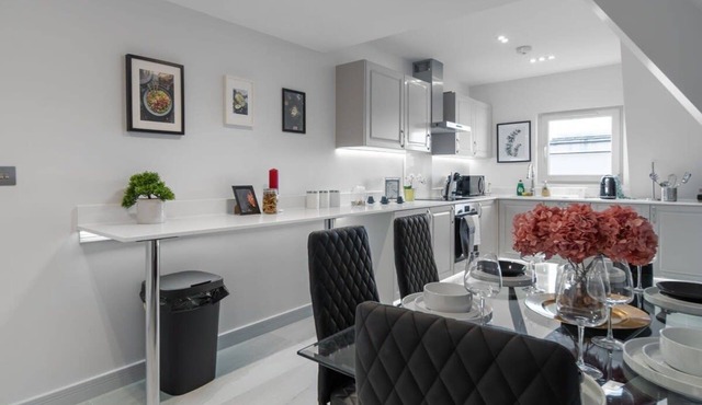 Contemporary 2 Bed Apt in Didcot (Sleeps 7)