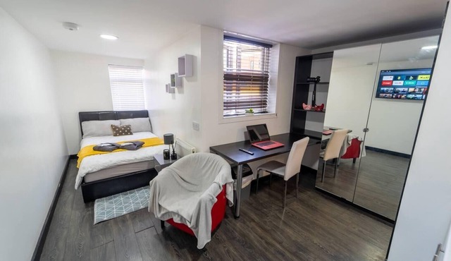 Cosy top floor studio available near the city!