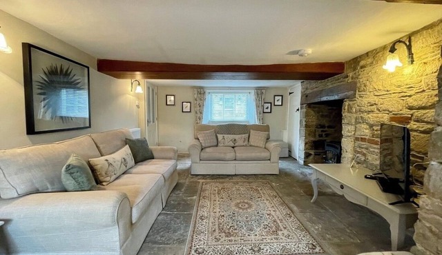 Cotters Pound: Charming Thatched Cottage in the Heart of Corfe Castle