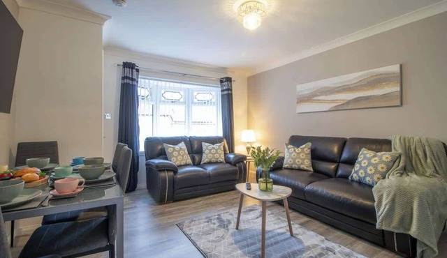 Culzean House - 2 Bedrooms in Coatbridge