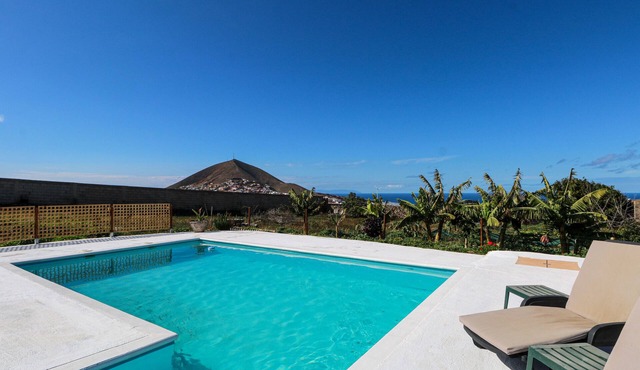Cute Villa with Views and Pool