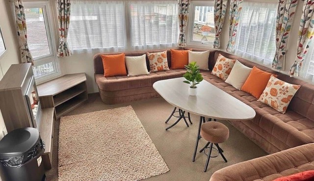 Delta, Bromley 4-Bedroom Caravan
