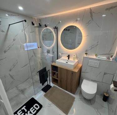 Design-Studio mit Wellness-Bad & Smart Access