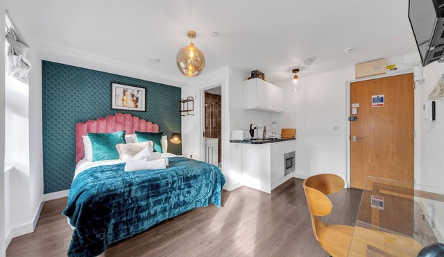 Designer Studio: Explore the City from a Luxe Base