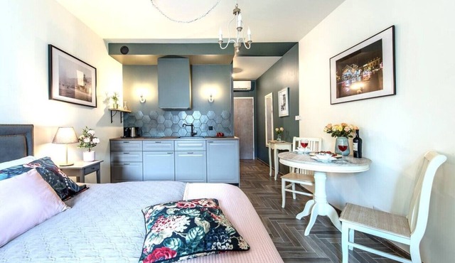 Designer Suite Elevator, Balcony & A/C Main Sq