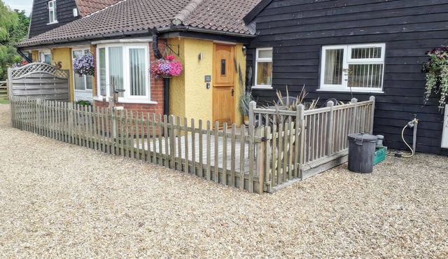 Discover Cambridgeshire from this superb holiday lodge.