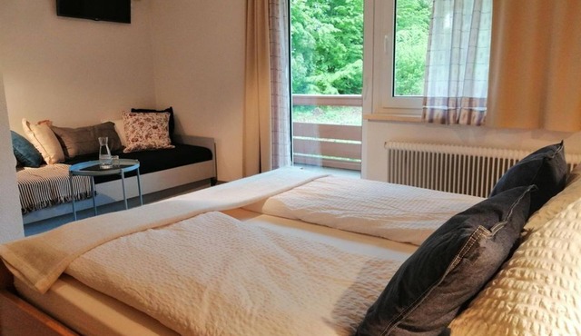 Doppelzimmer Südseite Balkon - Grüner Heinrich - Bett & Frühstück