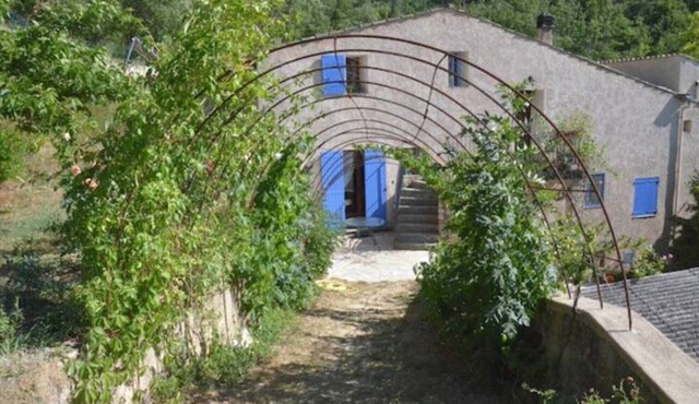 Durance Apartment with Terrace and Garden