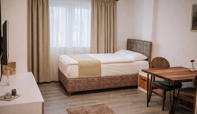 E&B Hotel