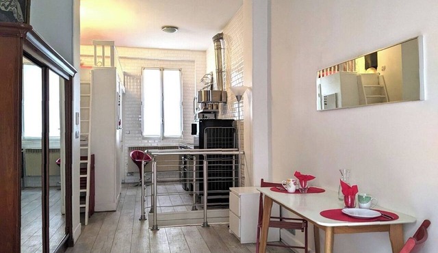 Eiffel Tower - Duplex & private patio - Centre of Paris