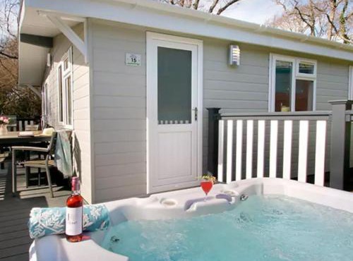 Forest Edge 3 Bedroom Superior Lodge with Hot Tub