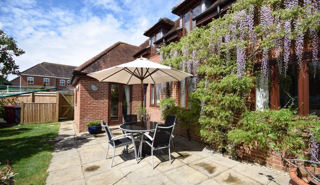 Garden Flat - comfortable cottage for two close to Chichester and Goodwood