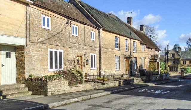 GREENHAM COTTAGE, family friendly, with a garden in Norton-Sub-Hamdon