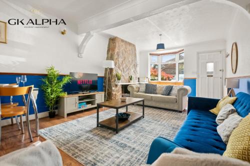 Heartwarming Windsor Cottage with Free Parking - Perfect for Contractors, Relocators and Long Term Stays! Weekly And Monthly Stay Deals