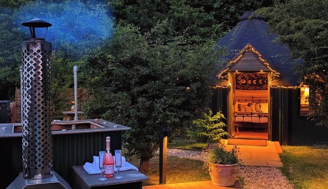 Hilly Hideaway — Unique Countryside Retreat with Hot Tub & firepit