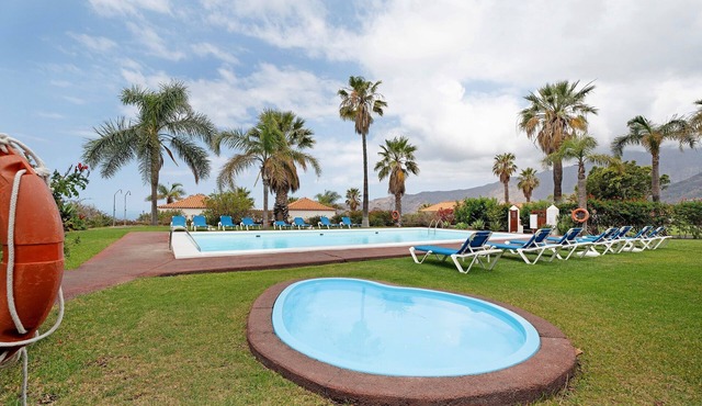 Holiday Home 'La Villa La Palma- 2 Dormitorios' with Sea View, Wi-Fi and Air Conditioning