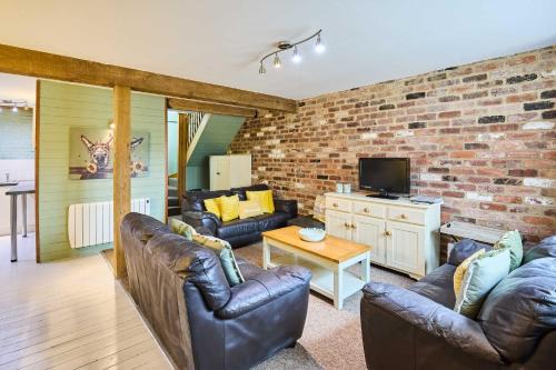 Host & Stay - West Barn