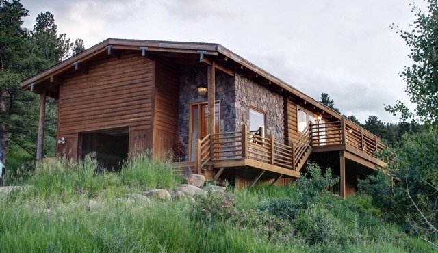 Idyllic Getaway Cabin for Families with Home Theater, Ping Pong, and Video Games in Nederland, Colorado